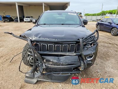 Piąte zdjęcie samochodu w środku: 2019 JEEP GRAND CHEROKEE LAREDO VIN:1C4RJEAGXKC819712 - miniatura