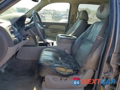 Zdjęcie 7 z 13 samochodu: 2012 CHEVROLET SUBURBAN K1500 LT VIN:1GNSKJE76CR264250 - miniatura