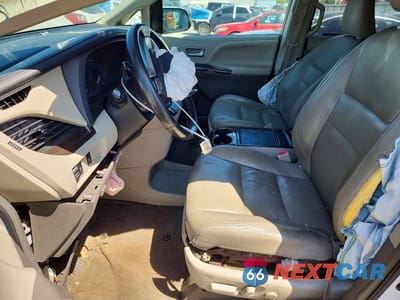 Zdjęcie 7 z 13 samochodu: 2015 TOYOTA SIENNA XLE 8-PASSENGER VIN:5TDYK3DCXFS573156 - miniatura