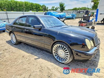 Czwarte zdjęcie samochodu z boku: 1999 MERCEDES-BENZ E 320 VIN:WDBJF65H2XA909770 - miniatura