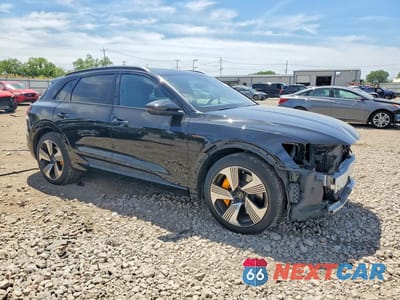 Czwarte zdjęcie samochodu z boku: 2022 AUDI E-TRON PREMIUM PLUS VIN:WA1LAAGE6NB009910 - miniatura