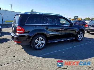 Trzecie zdjęcie samochodu z tyłu: 2011 MERCEDES-BENZ GL 450 4MATIC VIN:4JGBF7BEXBA679700 - miniatura