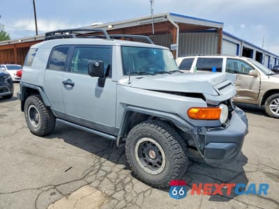 Czwarte zdjęcie samochodu z boku: 2013 TOYOTA FJ CRUISER BASE VIN:JTEBU4BF4DK163438 - miniatura