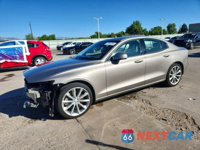 2021 VOLVO S60 T6 MOMENTUM 7JRA22TK7MG081987 - główne zdjęcie licytacji z USA - miniatura