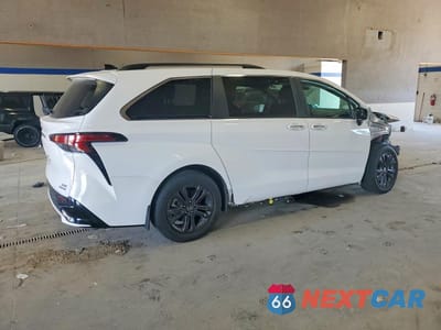 Trzecie zdjęcie samochodu z tyłu: 2024 TOYOTA SIENNA XSE VIN:5TDDSKFC6RS114023 - miniatura