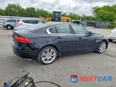 Trzecie zdjęcie samochodu z tyłu: 2019 JAGUAR XE PREMIUM VIN:SAJAD4FX3KCP46739 - miniatura