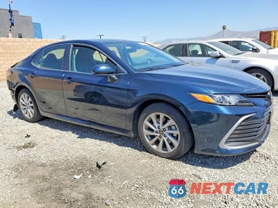 Czwarte zdjęcie samochodu z boku: 2021 TOYOTA CAMRY LE VIN:4T1C11AKXMU576141 - miniatura