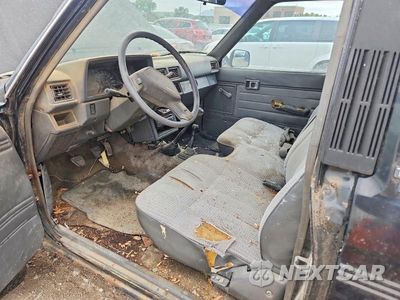 Zdjęcie 8 z 12 samochodu: 1988 TOYOTA PICKUP SHORT BED VN63 VIN:JT4VN63C9J0016652 - miniatura