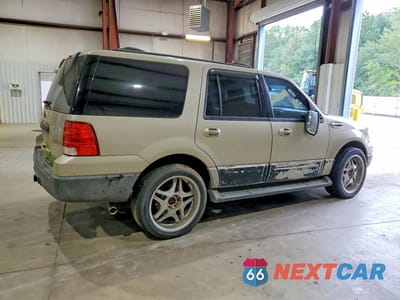 Trzecie zdjęcie samochodu z tyłu: 2004 FORD EXPEDITION XLT VIN:1FMRU15WX4LA67106 - miniatura
