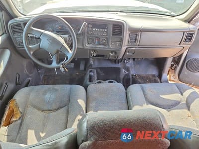 Zdjęcie 8 z 12 samochodu: 2005 CHEVROLET SILVERADO K2500 HEAVY DUTY VIN:1GCHK29U65E206397 - miniatura