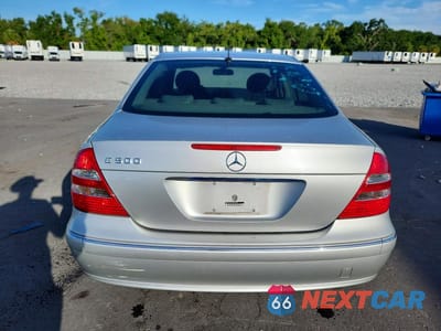 Zdjęcie 6 z 12 samochodu: 2004 MERCEDES-BENZ E 500 VIN:WDBUF70J14A394138 - miniatura