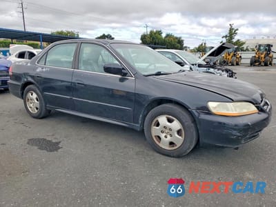Czwarte zdjęcie samochodu z boku: 2002 HONDA ACCORD EX VIN:1HGCG16502A023052 - miniatura