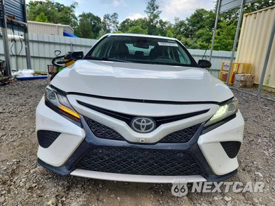 Piąte zdjęcie samochodu w środku: 2018 TOYOTA CAMRY XSE VIN:4T1B61HK1JU126859 - miniatura