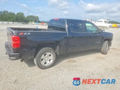 Trzecie zdjęcie samochodu z tyłu: 2018 CHEVROLET SILVERADO K1500 LT VIN:3GCUKREC2JG235449 - miniatura