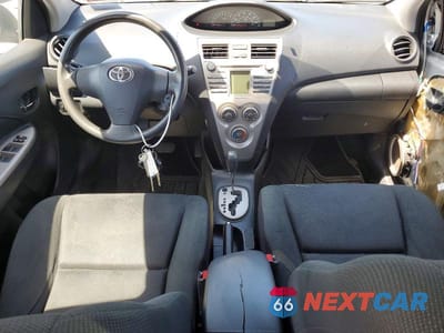 Zdjęcie 8 z 12 samochodu: 2009 TOYOTA YARIS VIN:JTDBT903194042603 - miniatura