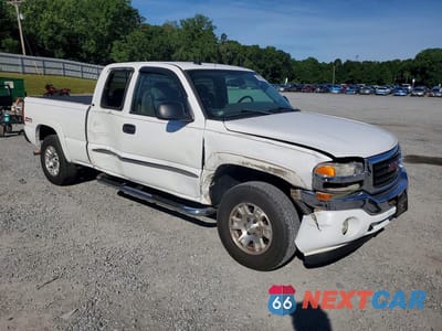 Czwarte zdjęcie samochodu z boku: 2005 GMC NEW SIERRA K1500 VIN:1GTEK19Z05Z233922 - miniatura