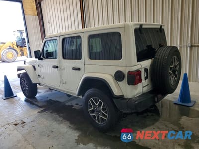 Drugie zdjęcie samochodu z przodu: 2026 JEEP WRANGLER SAHARA VIN:1C4PJXEN6TW186024 - miniatura