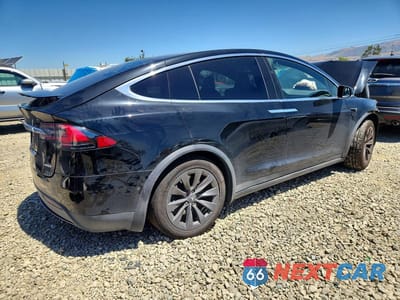 Trzecie zdjęcie samochodu z tyłu: 2018 TESLA MODEL X VIN:5YJXCBE23JF100107 - miniatura