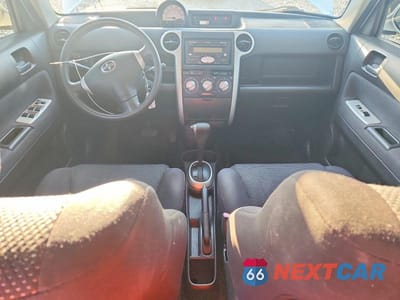 Zdjęcie 8 z 14 samochodu: 2004 TOYOTA SCION XB VIN:JTLKT324240152647 - miniatura