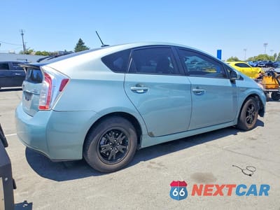 Trzecie zdjęcie samochodu z tyłu: 2012 TOYOTA PRIUS FOUR VIN:JTDKN3DU3C1571893 - miniatura