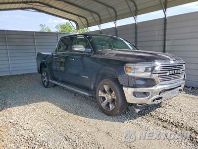Czwarte zdjęcie samochodu z boku: 2020 RAM 1500 LARAMIE VIN:1C6SRFJT1LN207537 - miniatura