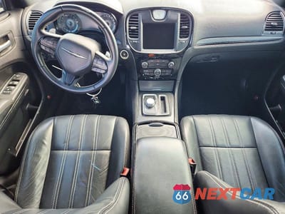 Zdjęcie 8 z 12 samochodu: 2015 CHRYSLER 300 S VIN:2C3CCABG8FH772873 - miniatura