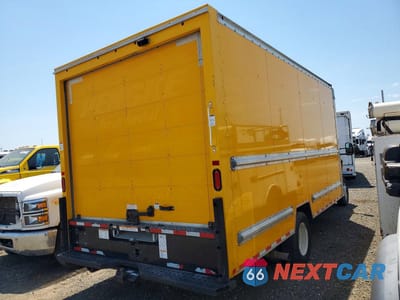 Trzecie zdjęcie samochodu z tyłu: 2023 FORD ECONOLINE - BOX TRUCK VIN:1FDWE3FN9PDD00246 - miniatura