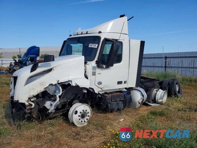 Drugie zdjęcie samochodu z przodu: 2024 VOLVO VN VNL VIN:4V4NC9EH1RN640593 - miniatura