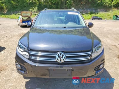 Piąte zdjęcie samochodu w środku: 2016 VOLKSWAGEN TIGUAN S VIN:WVGBV7AX5GW558816 - miniatura