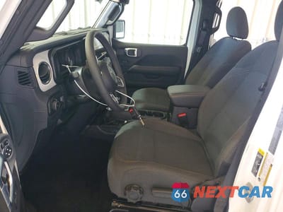 Zdjęcie 7 z 13 samochodu: 2026 JEEP WRANGLER SAHARA VIN:1C4PJXEN6TW186024 - miniatura