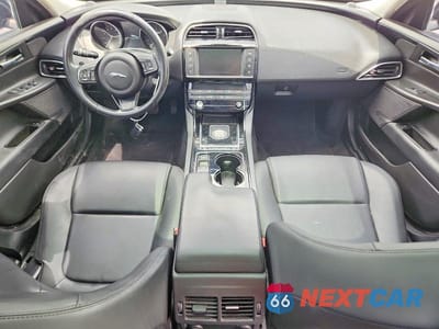 Zdjęcie 8 z 12 samochodu: 2017 JAGUAR XE VIN:SAJAR4BG2HA969169 - miniatura