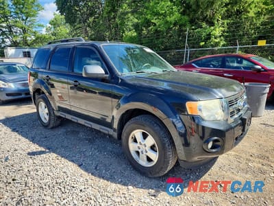 Czwarte zdjęcie samochodu z boku: 2011 FORD ESCAPE XLT VIN:1FMCU0DG3BKA79899 - miniatura