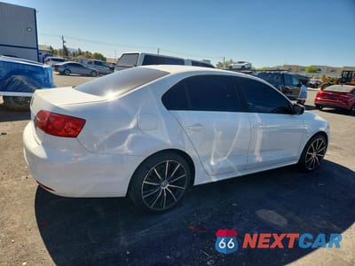 Trzecie zdjęcie samochodu z tyłu: 2014 VOLKSWAGEN JETTA BASE VIN:3VW2K7AJ9EM235596 - miniatura