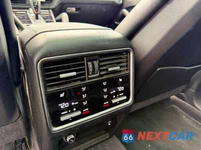 Zdjęcie 12 z 14 samochodu: 2020 PORSCHE CAYENNE VIN:WP1AA2AY1LDA03762 - miniatura