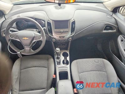 Zdjęcie 8 z 12 samochodu: 2017 CHEVROLET CRUZE LT VIN:1G1BE5SM6H7244674 - miniatura