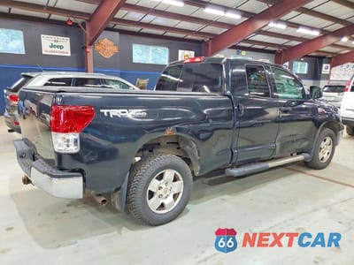 Trzecie zdjęcie samochodu z tyłu: 2011 TOYOTA TUNDRA DOUBLE CAB SR5 VIN:5TFUY5F14BX187244 - miniatura