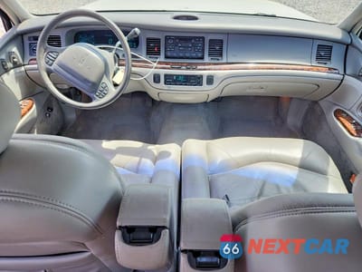 Zdjęcie 8 z 13 samochodu: 1997 LINCOLN TOWN CAR SIGNATURE VIN:1LNLM82W1VY742557 - miniatura