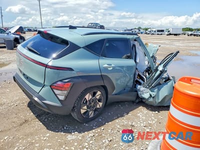 Trzecie zdjęcie samochodu z tyłu: 2025 HYUNDAI KONA SEL VIN:KM8HB3AB5SU249724 - miniatura