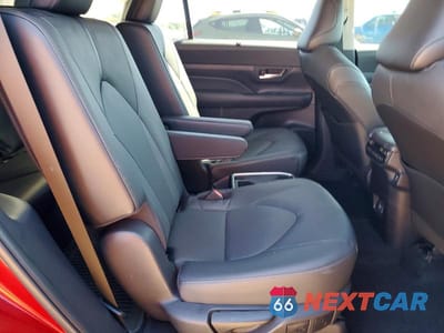 Zdjęcie 11 z 13 samochodu: 2024 TOYOTA GRAND HIGHLANDER LIMITED VIN:5TDAAAB55RS050547 - miniatura