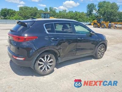 Trzecie zdjęcie samochodu z tyłu: 2017 KIA SPORTAGE EX VIN:KNDPNCAC9H7124250 - miniatura