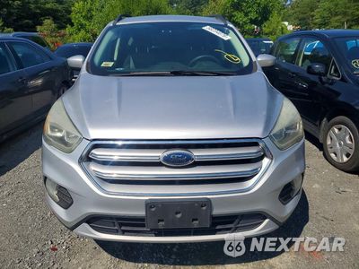 Piąte zdjęcie samochodu w środku: 2017 FORD ESCAPE SE VIN:1FMCU9GD1HUC16678 - miniatura
