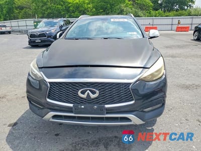 Piąte zdjęcie samochodu w środku: 2017 INFINITI QX30 PREMIUM VIN:SJKCH5CR9HA028993 - miniatura