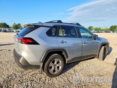 Trzecie zdjęcie samochodu z tyłu: 2025 TOYOTA RAV 4 VIN:2T3P1RFV0SW615519 - miniatura