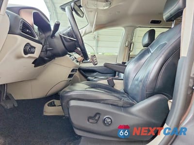 Zdjęcie 7 z 13 samochodu: 2019 CHRYSLER PACIFICA TOURING L VIN:2C4RC1BG4KR633138 - miniatura