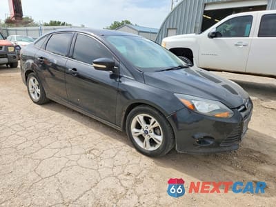 Czwarte zdjęcie samochodu z boku: 2014 FORD FOCUS SE VIN:1FADP3F28EL300940 - miniatura