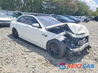 Czwarte zdjęcie samochodu z boku: 2019 MERCEDES-BENZ E 63 AMG-S 4MATIC VIN:WDDZF8KB4KA529831 - miniatura