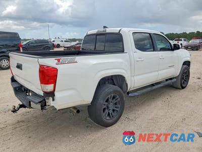 Trzecie zdjęcie samochodu z tyłu: 2016 TOYOTA TACOMA SR5 V6 VIN:5TFAZ5CN6GX002450 - miniatura