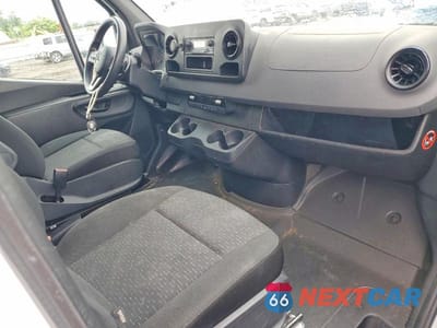 Zdjęcie 8 z 13 samochodu: 2021 MERCEDES-BENZ SPRINTER 2500 VIN:W1Y4DBHY2MT045467 - miniatura
