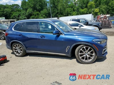 Czwarte zdjęcie samochodu z boku: 2022 BMW X5 XDRIVE40I VIN:5UXCR6C09N9N26212 - miniatura