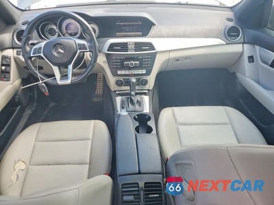 Zdjęcie 8 z 13 samochodu: 2014 MERCEDES-BENZ C 250 VIN:WDDGF4HB5ER303472 - miniatura